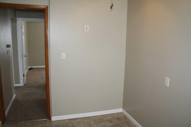 2123 W High St, Davenport, IA 52804 - photo 4