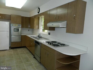 8113 Mcdonogh Rd, Pikesville, MD 21208 - photo 4