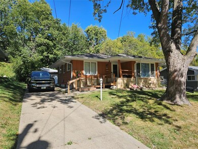 2813 Bennett Ave, Des Moines, IA 50310 - photo 3