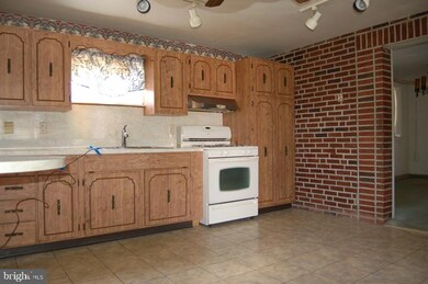 398 Westmont Dr, Darby, PA 19023 - photo 6