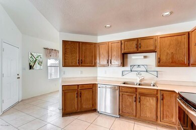 3113 E Topeka Drive Phoenix AZ-large-005