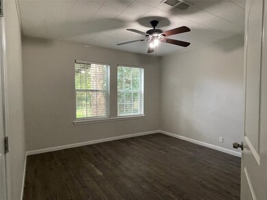 322 E Coombs St, Alvin, TX 77511 - photo 6