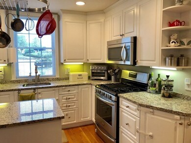 600 Trapelo Rd unit 11, Waltham, MA 02452 - photo 3