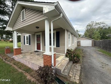 136 Ruby Ave, Elizabethton, TN 37643 - photo 3