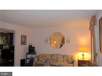 134 Independence Dr, Morrisville, PA 19067 - photo 3