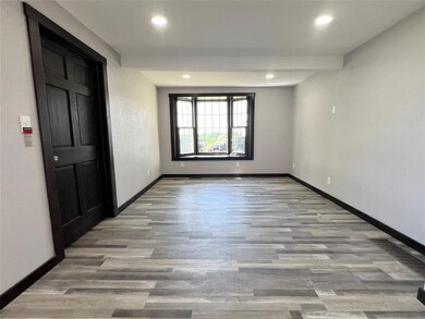 6285 E 28th St N, Newton, IA 50208 - photo 4