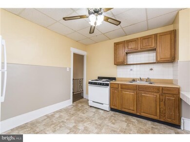 307 Forrest Ave, Folsom, PA 19033 - photo 5