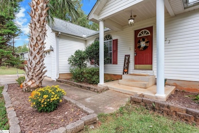 122 Confederate Ln, Greer, SC 29651 - photo 3