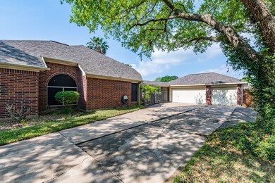 1210 Bob White Dr, Friendswood, TX 77546 - photo 6