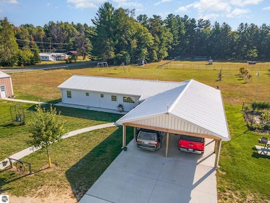 2492 E Fir Rd, Harrison, MI 48625 - photo 5