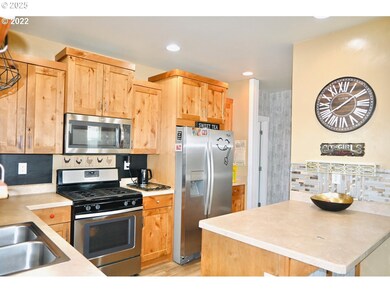 792 SE Dacotah Ct, Madras, OR 97741 - photo 4