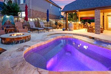 Relax in the spa watching with your favorite beverage after a long day.