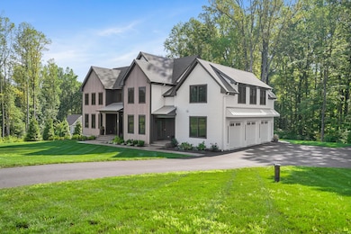 8 Holly Ln, Newtown, CT 06482 - photo 2