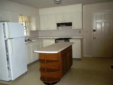 325 Lakewood Dr, Jacksonville, NC 28546 - photo 4