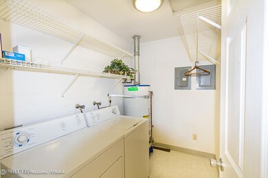 Large Laundry & W/D stay!