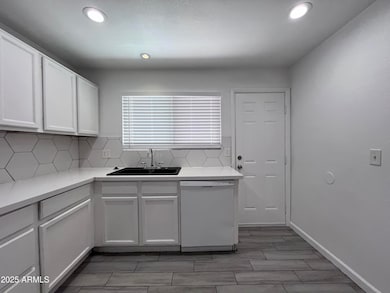 3302 W Loma Ln unit 2, Phoenix, AZ 85051 - photo 6