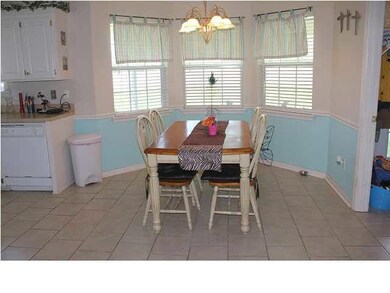 Breakfast/Dining area