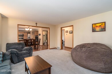 1156 S 36th St, Grand Forks, ND 58201 - photo 4