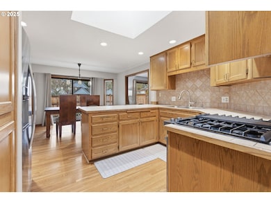 2868 Metolius Dr, Eugene, OR 97408 - photo 3