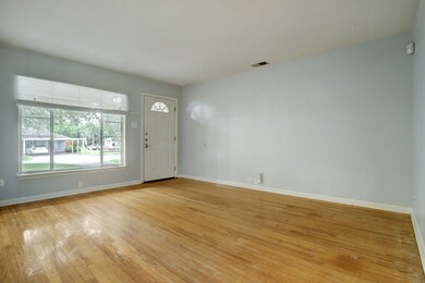 946 W 31st St, Houston, TX 77018 - photo 2