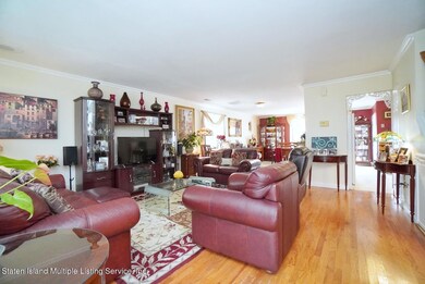 (3) LIVING ROOM