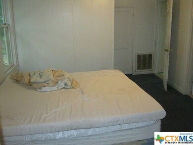 904 Bruns St, Seguin, TX 78155 - photo 2