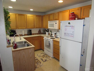 2557 SW 29th St, Redmond, OR 97756 - photo 7