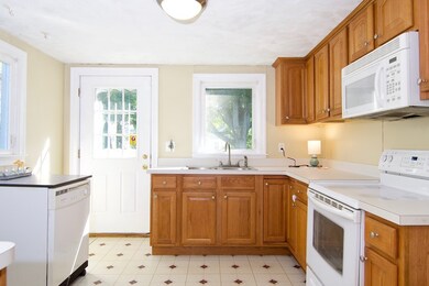 11 Winthrop St, Palmer, MA 01069 - photo 4