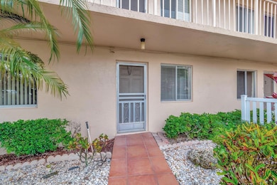 Huntington Lakes unit 1070, Delray Beach, FL 33446 - photo 2