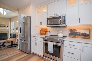 1072 Harbor Ct, West Bend, WI 53090 - photo 6