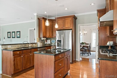 center island has prep sink w/ 2nd disposal