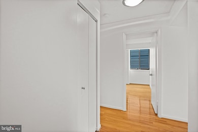 The Gibson unit 702, Washington, DC 20037 - photo 4