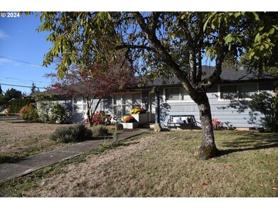 1410 Happy Ln, Eugene, OR 97401 - photo 3