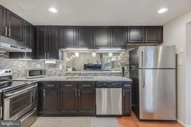 19912 Cedarbluff Dr, Germantown, MD 20876 - photo 7