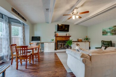 Beam ceiling with open concept for a combo living/