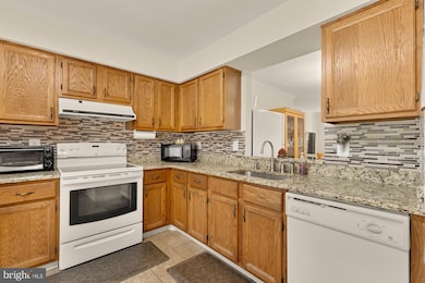 6703 Bonnett Ct, Laurel, MD 20707 - photo 5