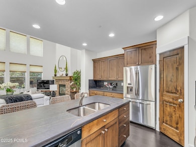 5-web-or-mls-865-w-benjamin-pl