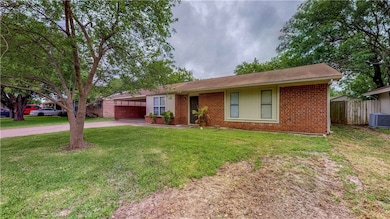 1108 Forest Glen Ct, Bryan, TX 77803 - photo 3