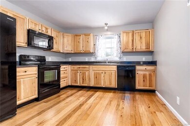 Kitchen with Lots of Cabinet and Counter Space