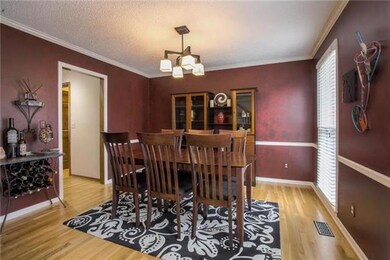 Large Dining Room Great Space for Entertaining!