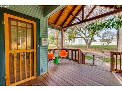 1566 SE Sherrett St unit A, Portland, OR 97202 - photo 4