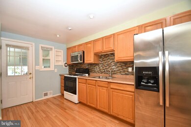 1019 Foxcroft Ln, Essex, MD 21221 - photo 7