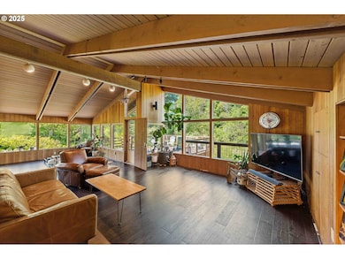 Living Room-Vaulted Ceilings