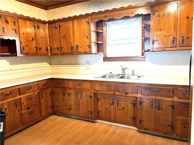 324 Main St, New Kensington, PA 15068 - photo 6