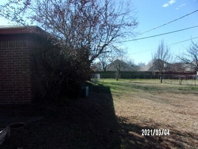 1036 Thatcher St, Denison, TX 75020 - photo 5
