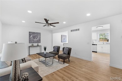 512 Chele Dr, Saint Charles, MO 63304 - photo 2