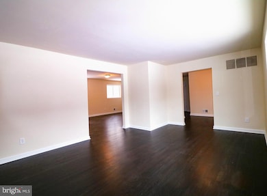 18304 Cabin Rd, Triangle, VA 22172 - photo 5