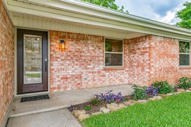 1917 Knoxville Dr, Bedford, TX 76022 - photo 3