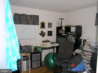 8329 Stockade Dr, Alexandria, VA 22308 - photo 6