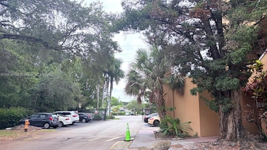 Oaks Condominiums unit 102, Davie, FL 33314 - photo 2